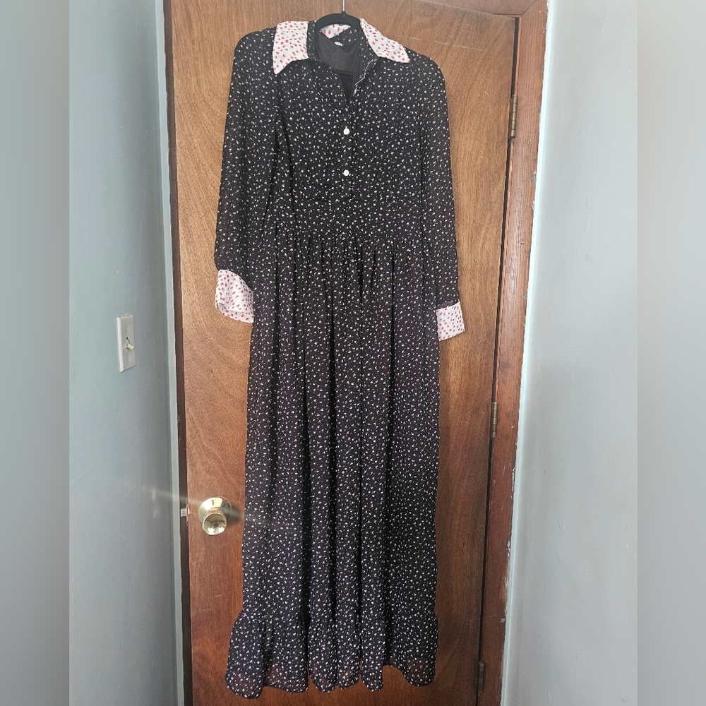 Long Sleeve Prairie Style DRESS. SIZE LARGE